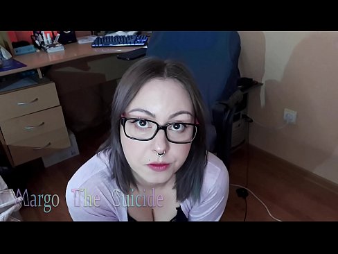 ❤️ Көз айнек тагынган сексуалдуу кыз Дилдону камерага терең соруп ❤️ Сапаттуу порно боюнча бизде ☑
