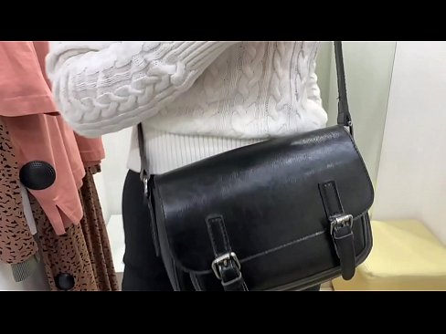 ❤️ Фитинг бөлмөсүндө жаш канчык FeralBerryди дилдо менен коомдук мастурбациялоо ❤️ Сапаттуу порно боюнча бизде ☑